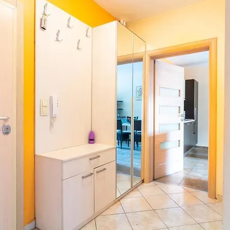 The Right Choice 12 Apartment *